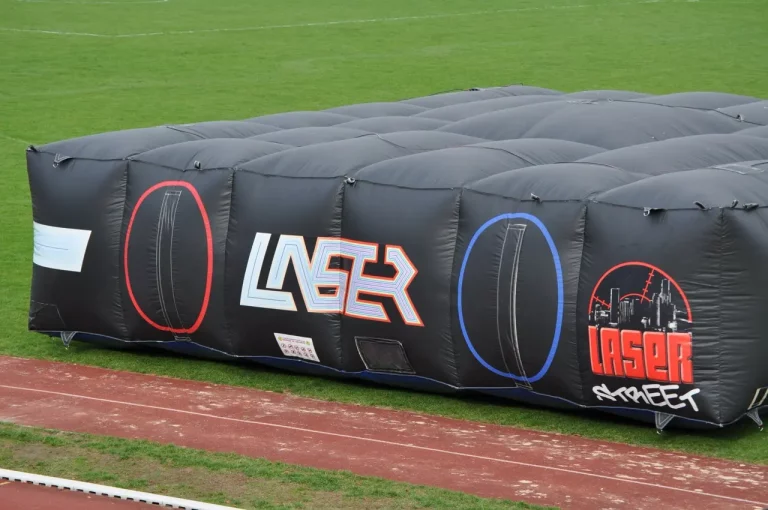 Structure gonflable lasergame laser street